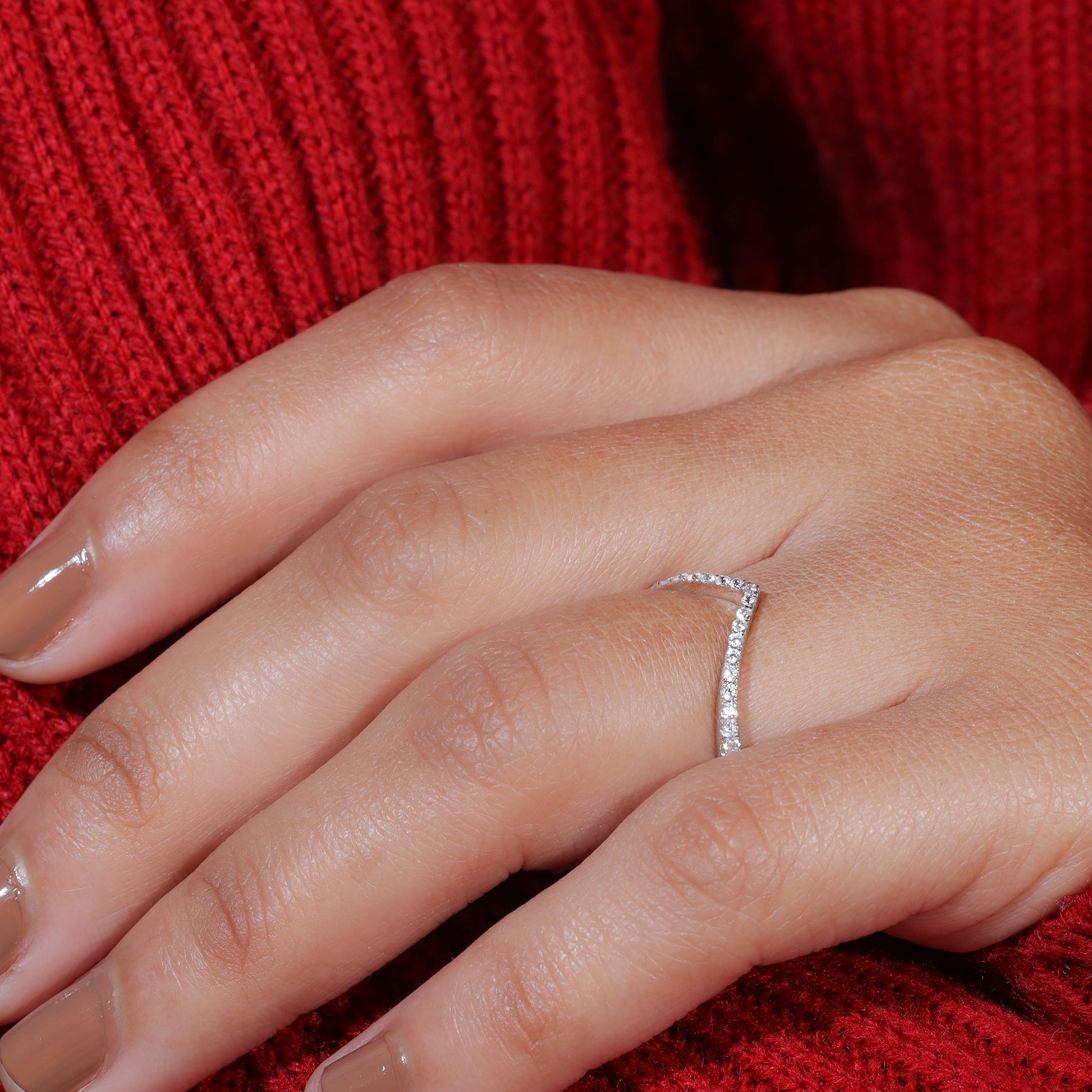 Round Moissanite Set V Shape Curved Stackable Band