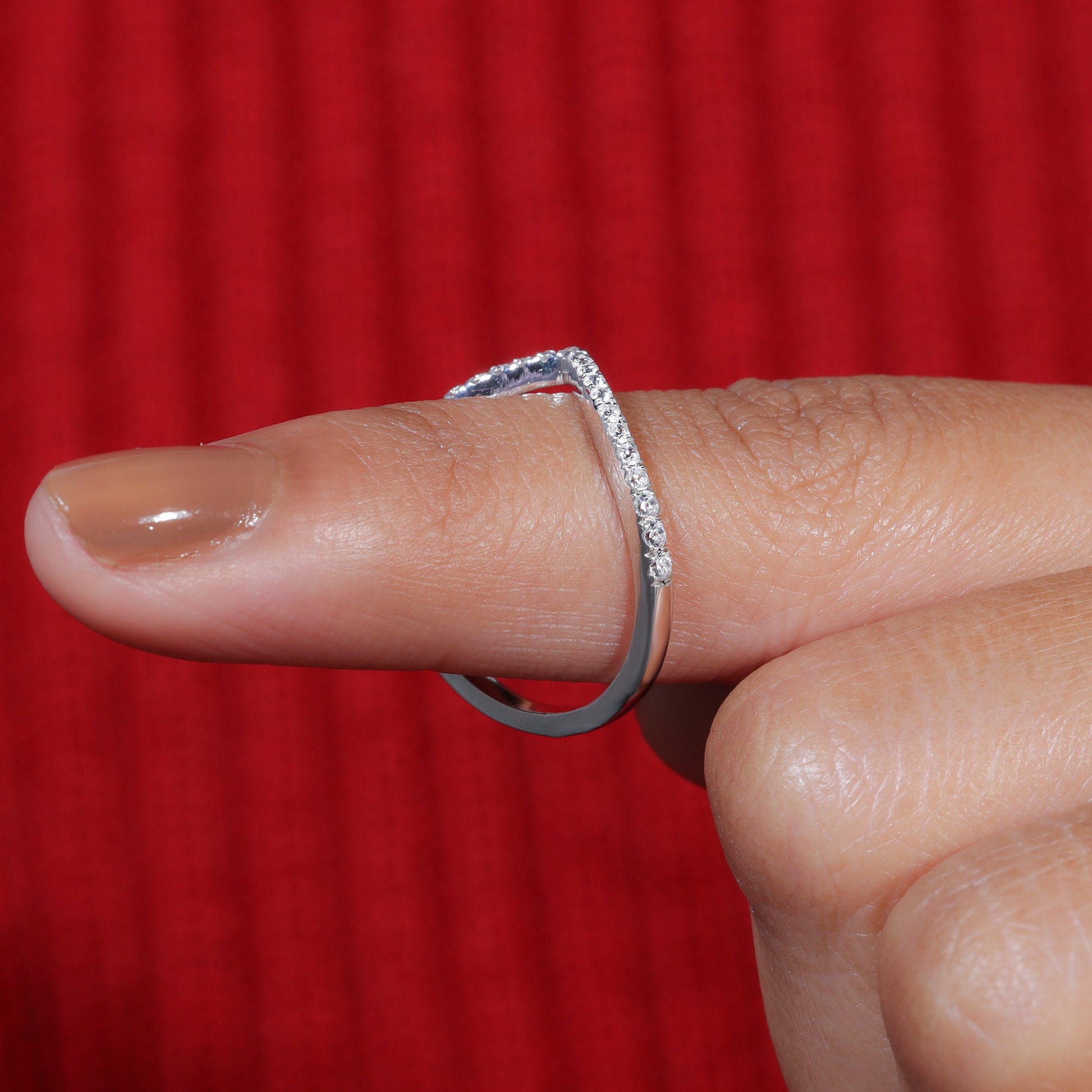 Round Moissanite Set V Shape Curved Stackable Band