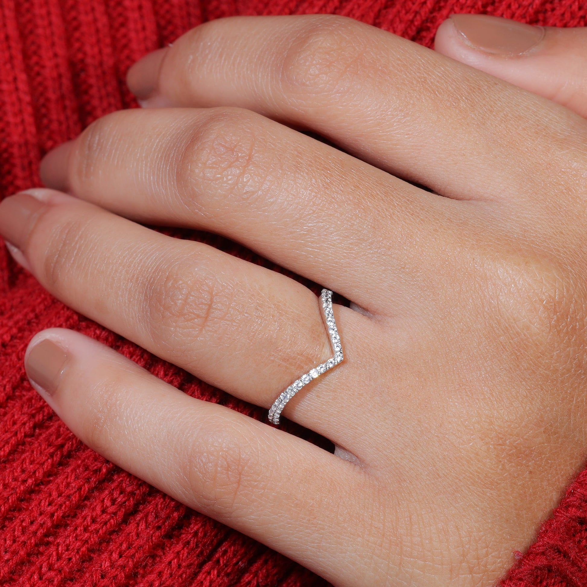Round Moissanite Set V Shape Curved Stackable Band