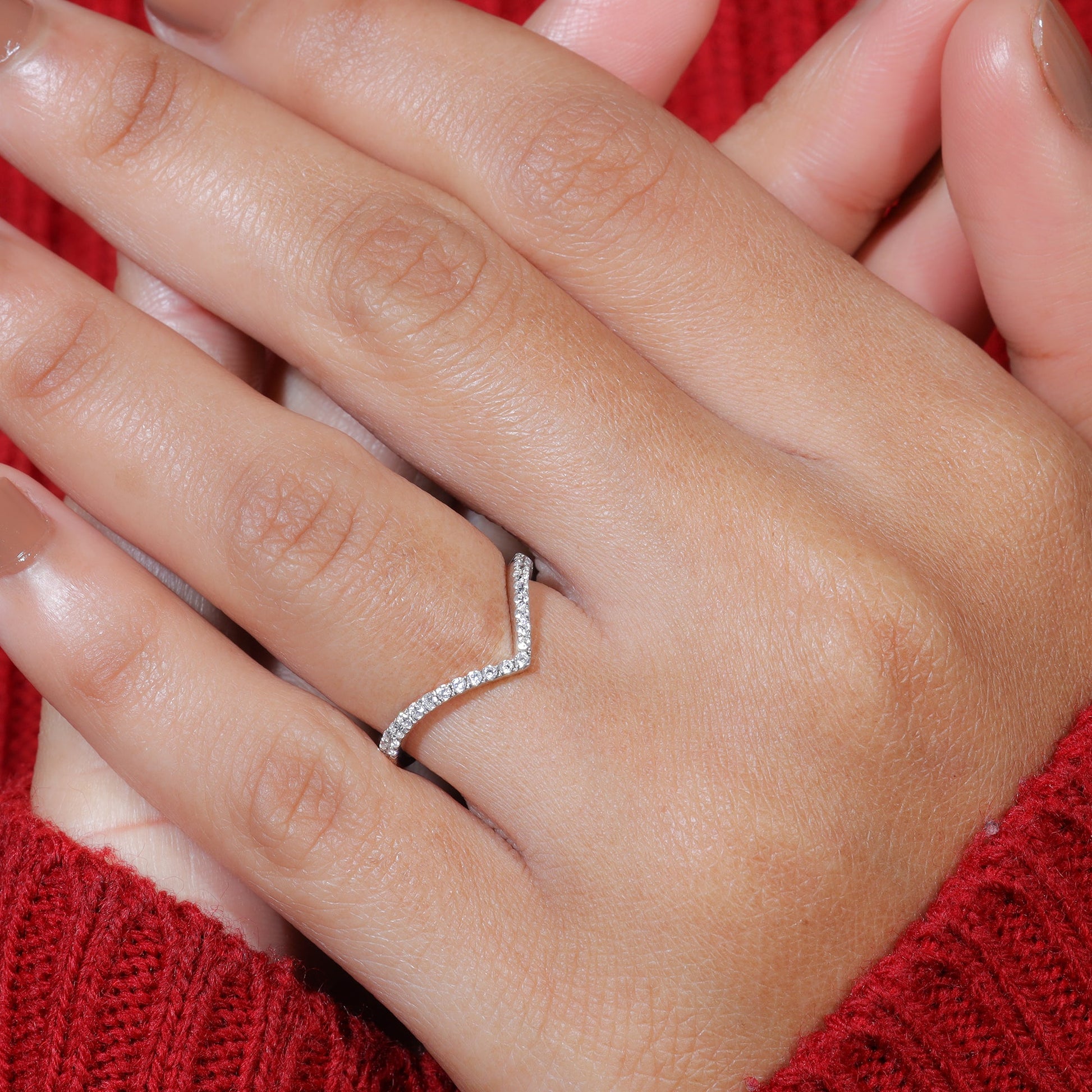 Round Moissanite Set V Shape Curved Stackable Band