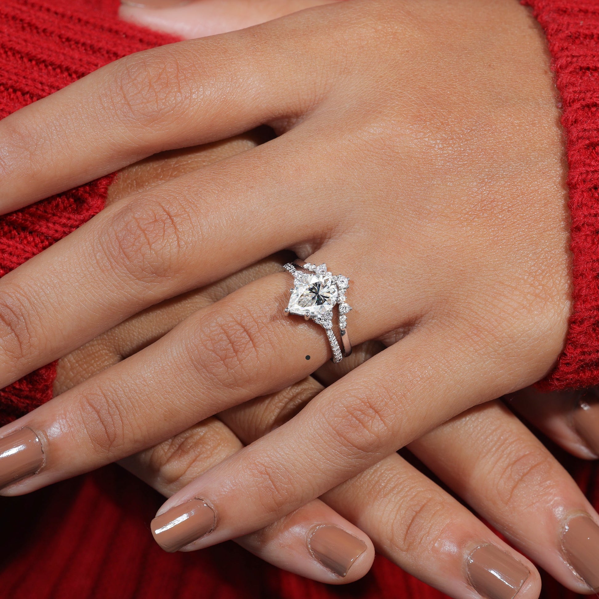 Pear Cut Moissanite Curved Engagement Ring Set