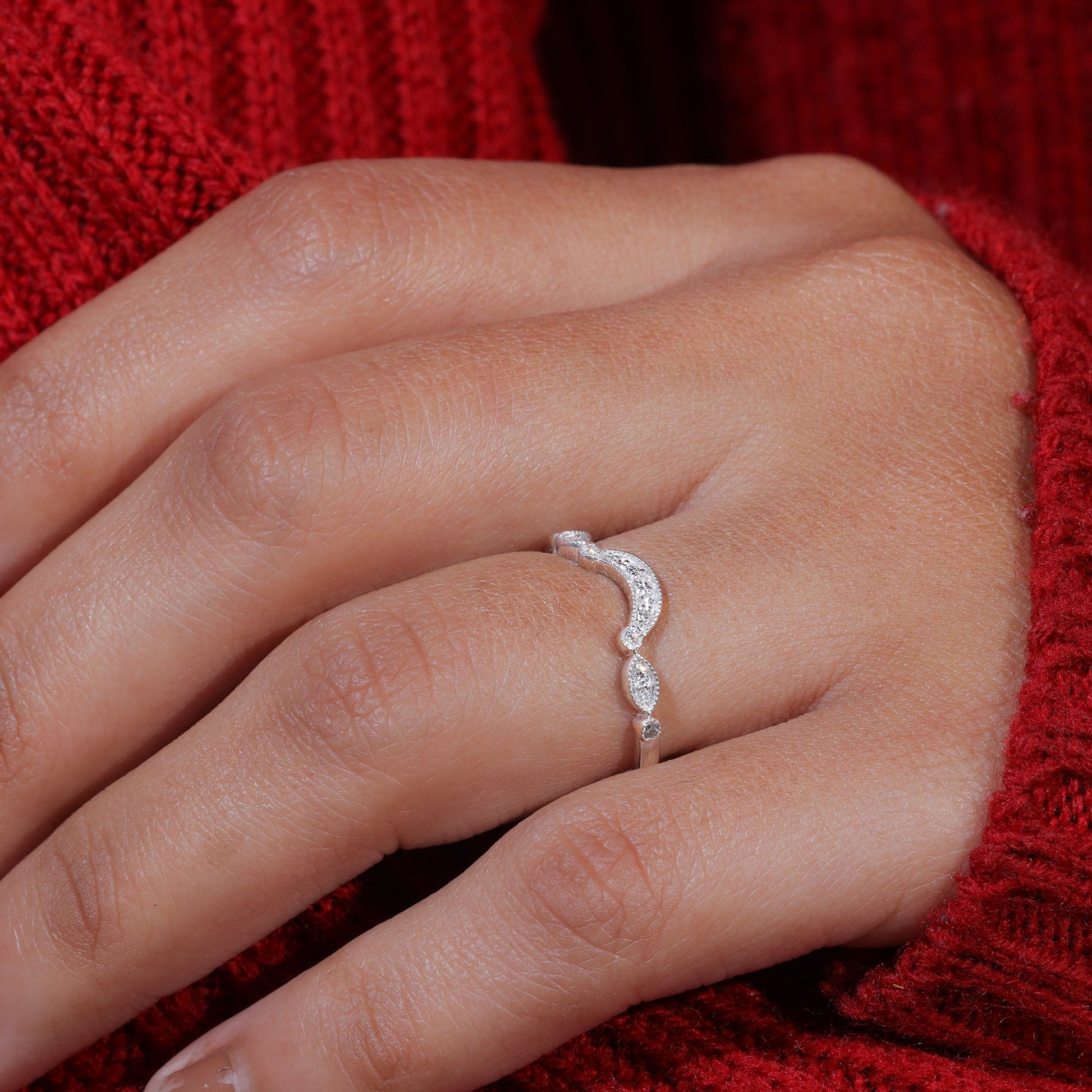 Round Moissanite Vintage Curved Matching Wedding Band