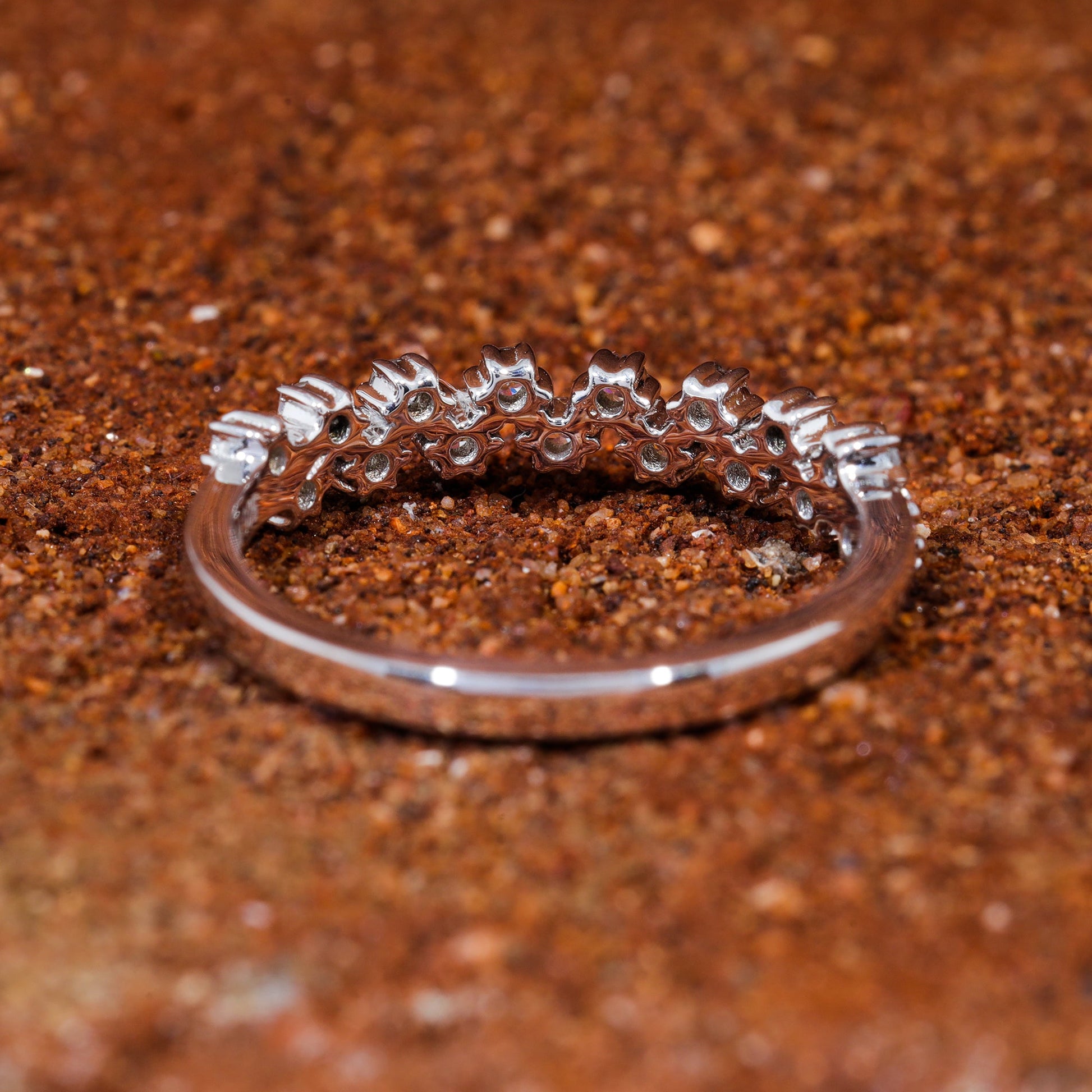 Round Moissanite Set Zig Zag Wedding Band
