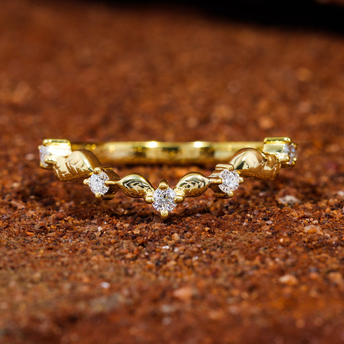 Round Moissanite Set Curved Leaf Wedding Band