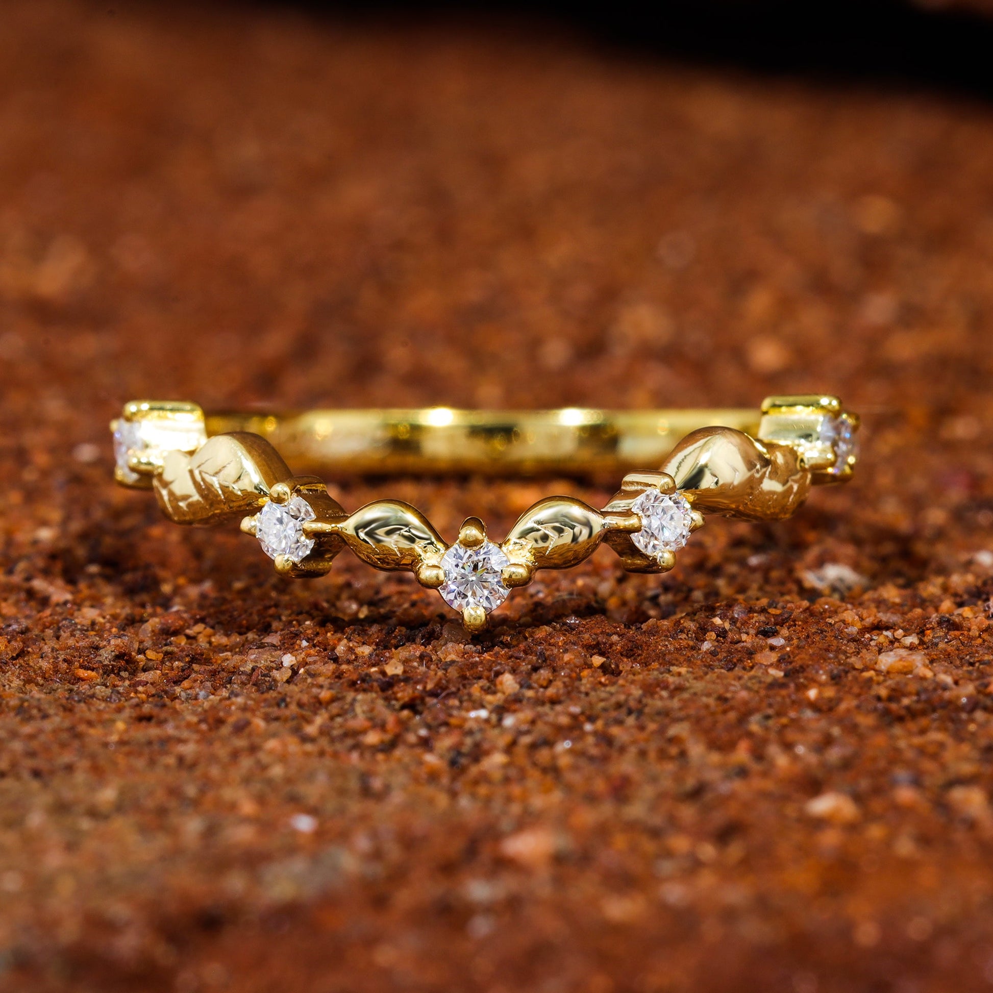 Round Moissanite Set Curved Leaf Wedding Band