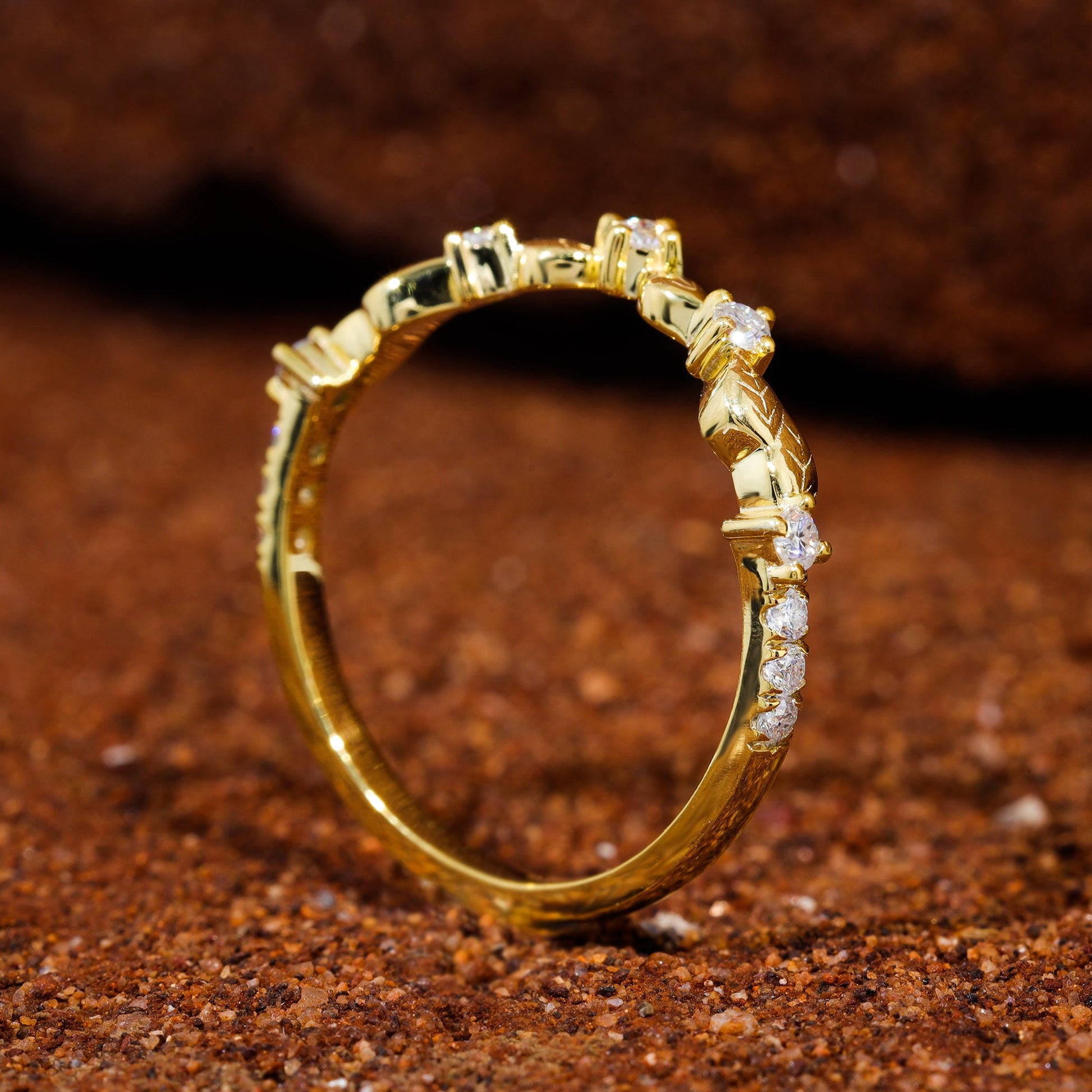 Round Moissanite Set Curved Leaf Wedding Band